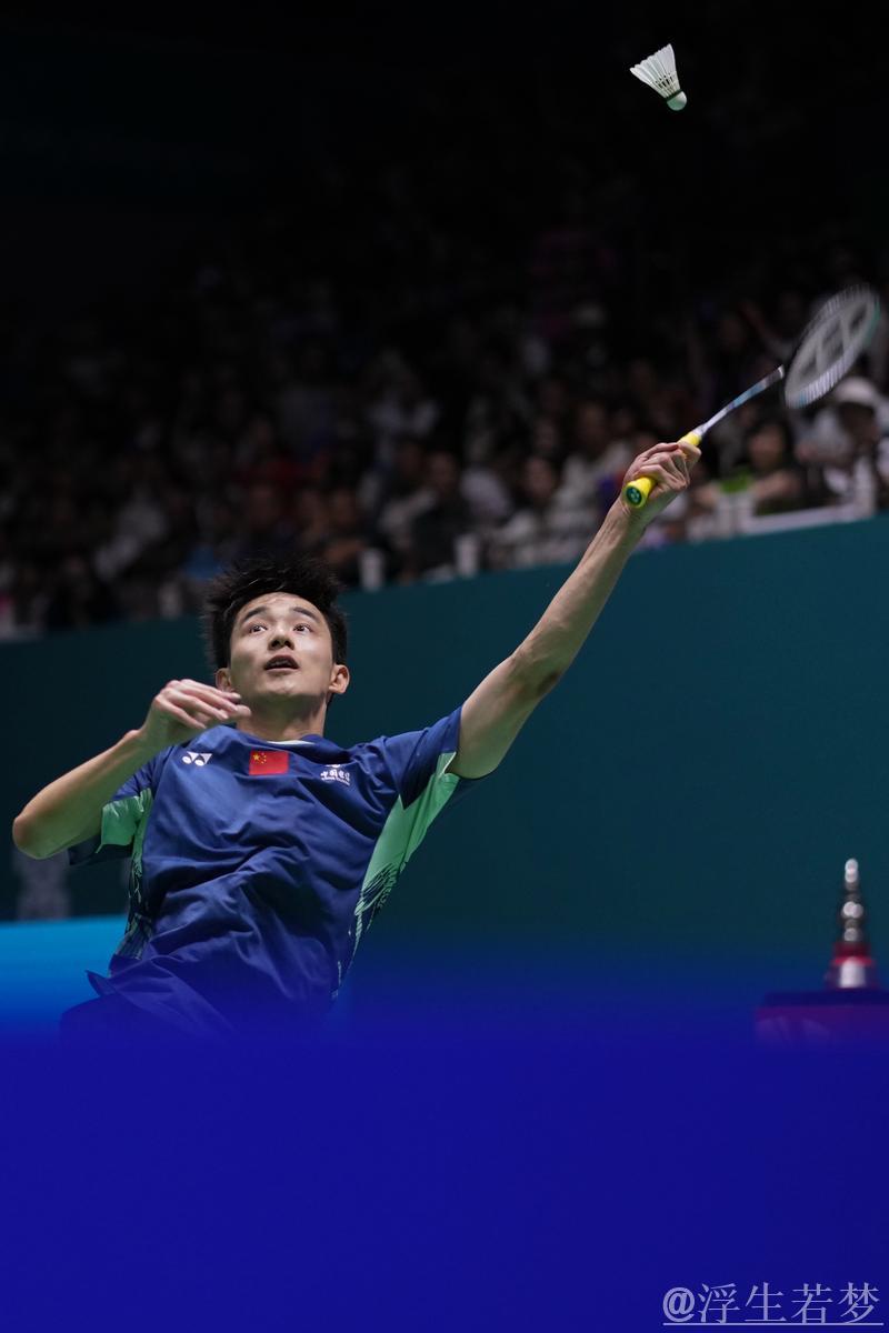 石宇奇逆转王正行摘得中国羽毛球公开赛男单桂冠